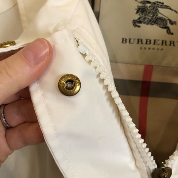 Burberry Carminton White Trench Coat with Renovable Hood - Picture 10 of 14